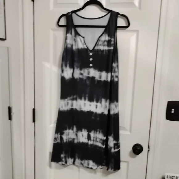 Black and White Tie-Dye Midi Dress - Picture 1 of 3